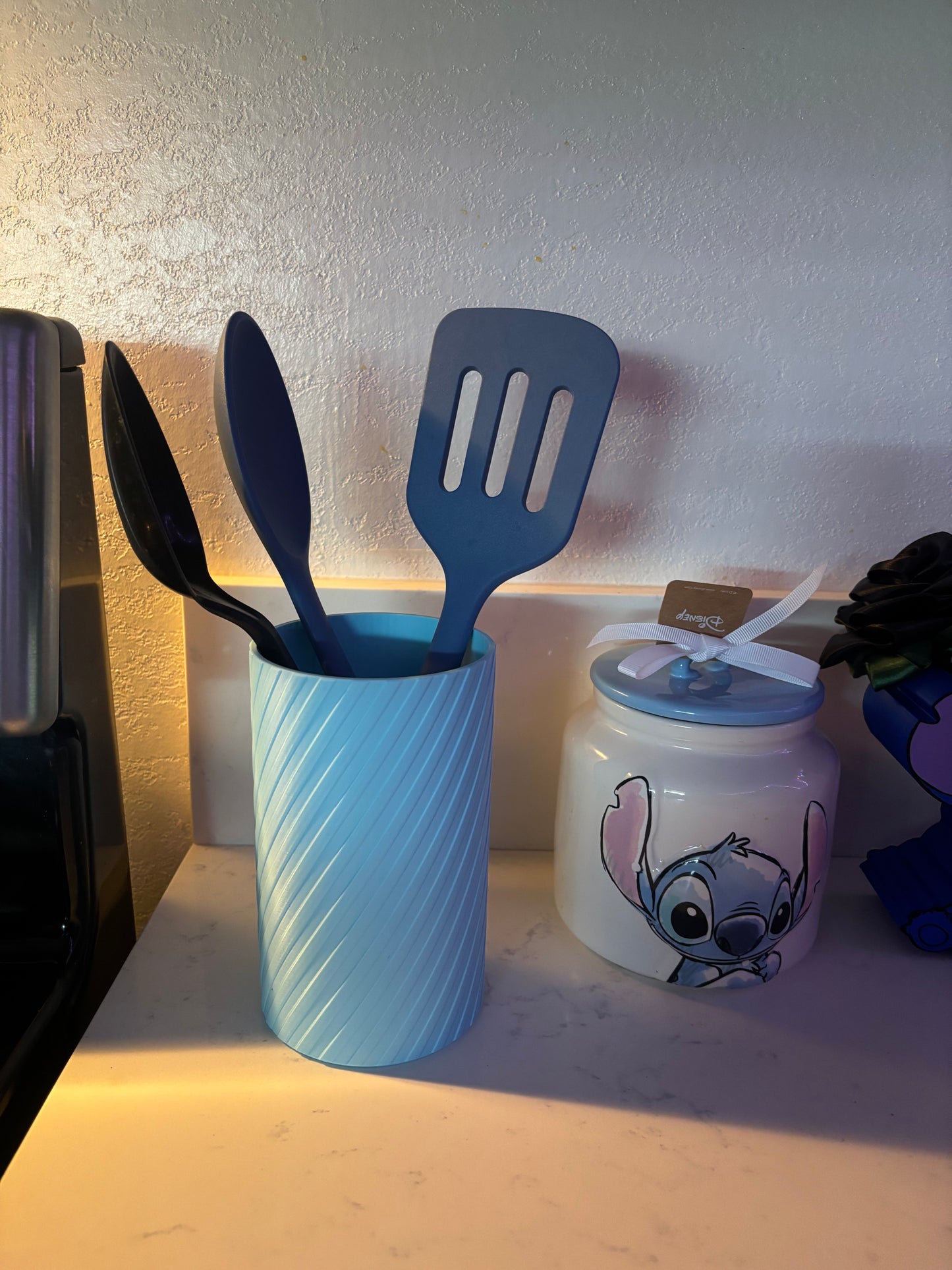 Utensil holder