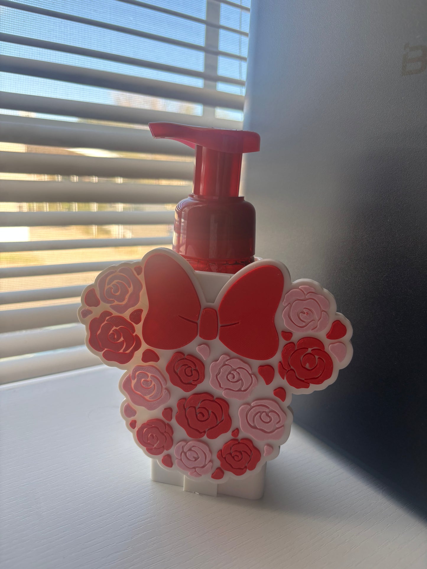 Valentines Minnie Mouse soap holder