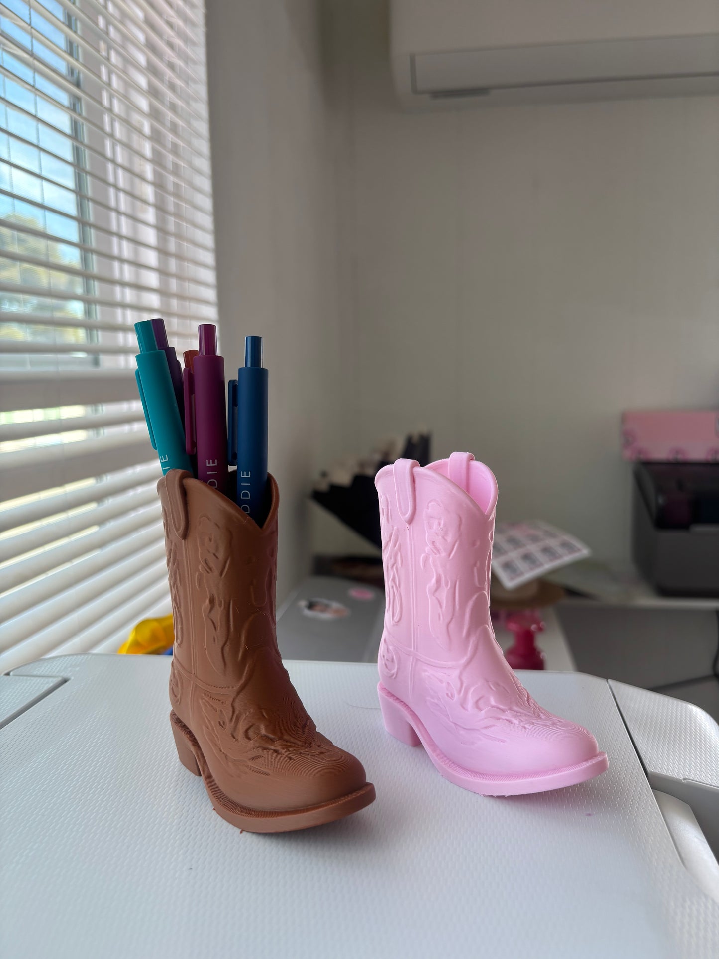 Western boot pen holder